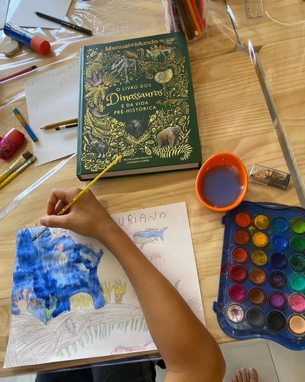 Aquarela inspirada num livro de dinossauros